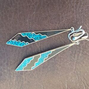 Earrings Mexico dangle clip on
800 silver Turquoise chip black composite.